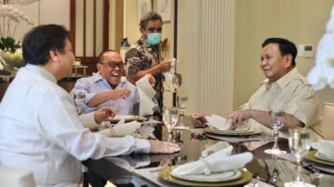 Tawa Lepas Aburizal Bakrie Saat Semeja Bersama Prabowo Subianto, Airlangga Hartarto Dipertanyakan