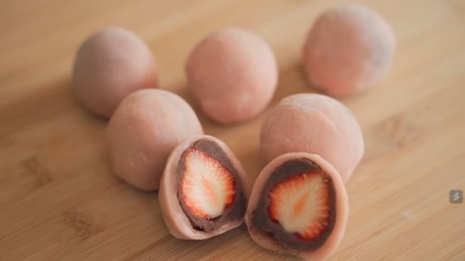 Cara Membuat Ichigo Daifuku, Mochi Khas Jepang Ini Mudah Dibuat di Rumah lho!