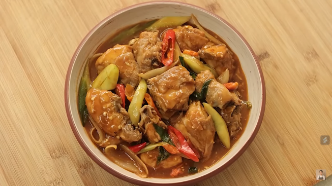 Jadi Menu Favorit Keluarga, Inilah Cara Membuat Ayam Asam Manis Pedas, Janji Gak Ketagihan?