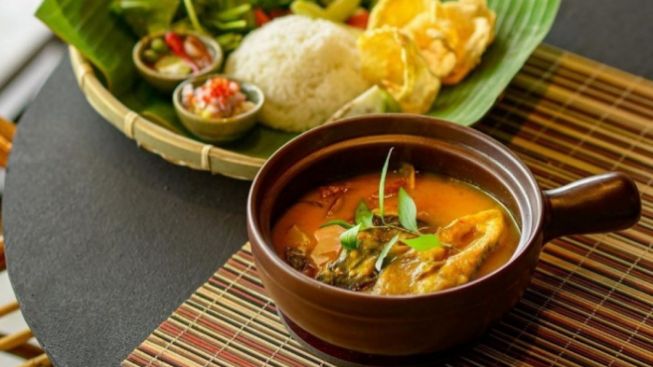 14 Resep Gulai Ikan Patin Makanan Khas Pekanbaru yang Nikmat Disantap Pakai Daun-daunan