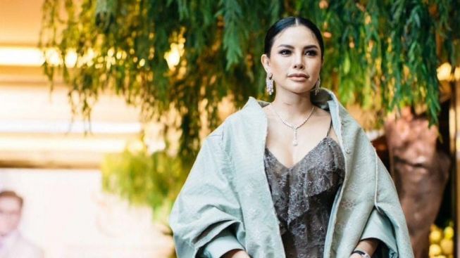 Nikita Mirzani Doakan Lolly Agar Dihukum Sambil Bawa-Bawa Alquran