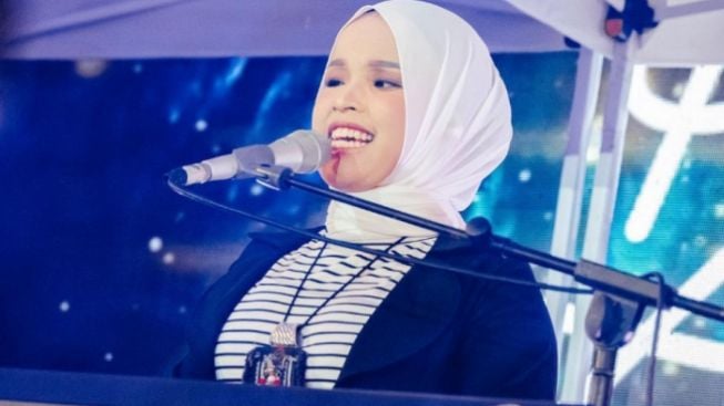 Ganjar Pranowo Bangga Putri Ariani Dapat Golden Buzzer dari Simon Cowell di America's Got Talent 2023