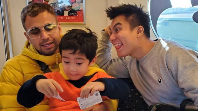 Raffi Ahmad Ledek Baim Wong Gegara Batal Berangkat Ibadah Haji: Udah Naik Pesawat Turun Lagi