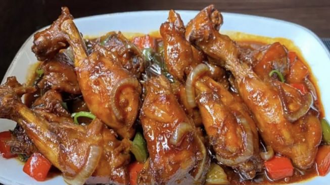 Cara Masak Semur Ayam Pedas Manis Enak, Lezat yang Bikin Lidah Kamu Ketagihan