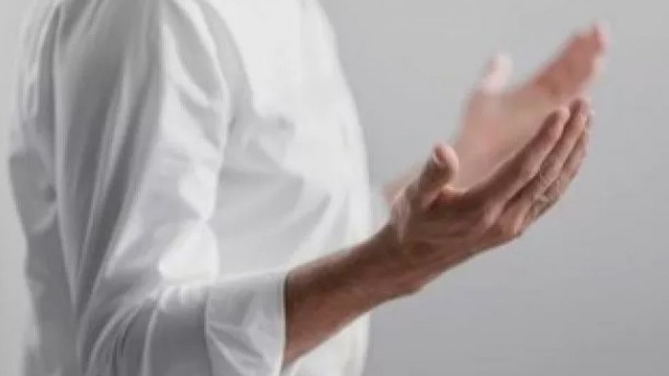 Jawaban Tegas Ustad Adi Hidayat Soal Salat Subuh Pakai Qunut: Nabi