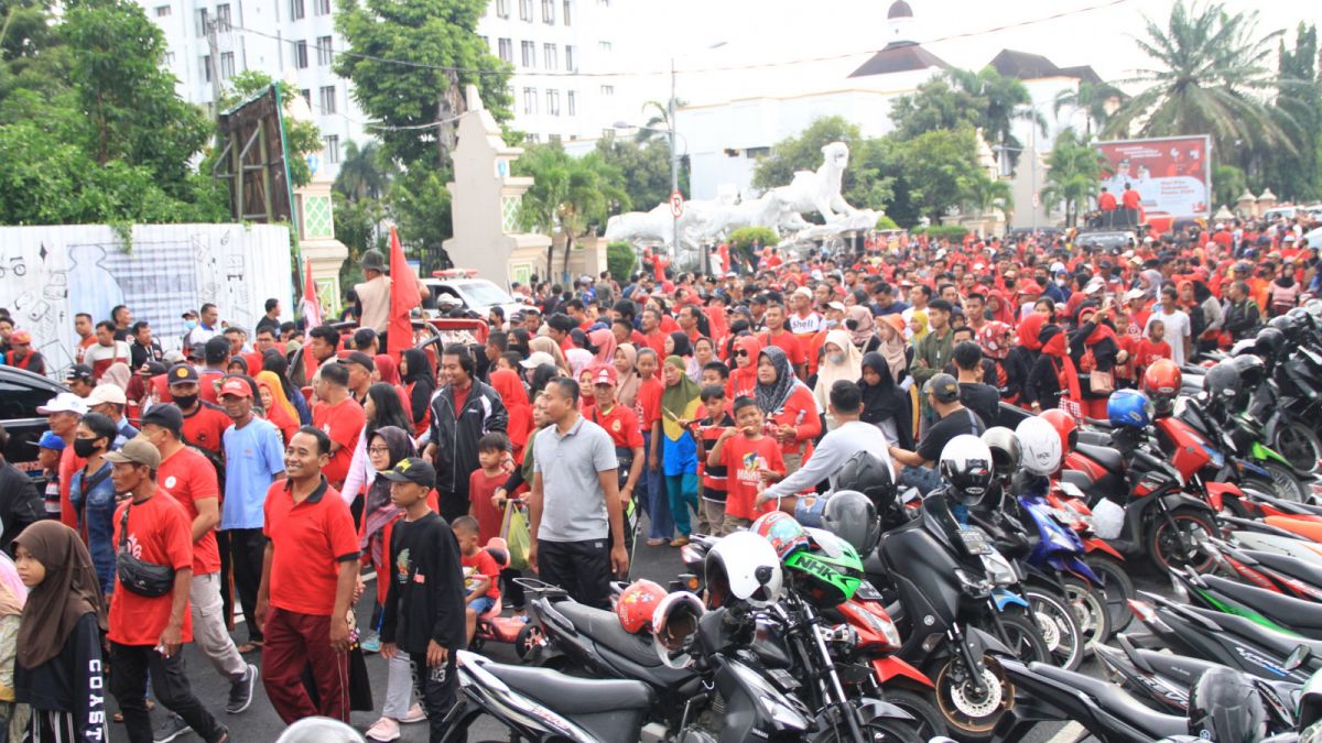 Ribuan warga Ponorogo ikuti jalan sehat [ponorogo.suara.com/dedi.s]