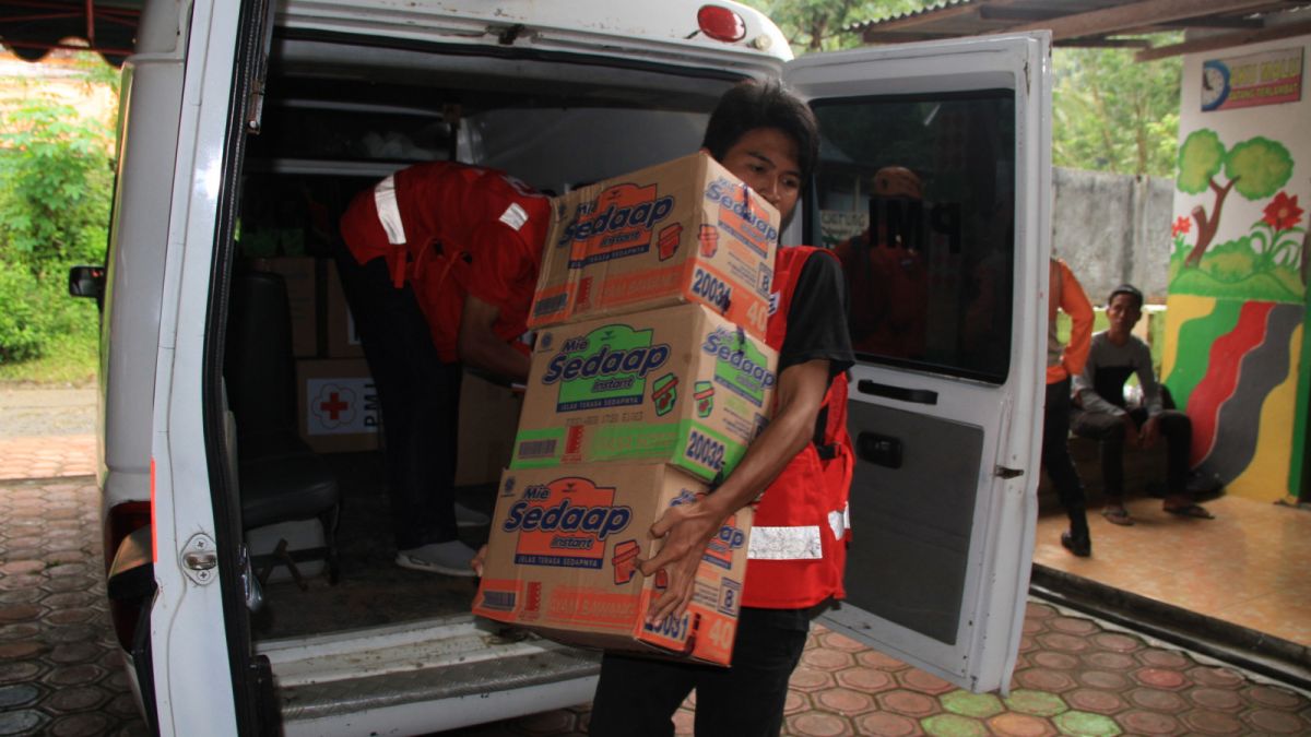 PMI Ponorogo kirimkan makanan untuk pengungsi [ponorogo.suara.com]