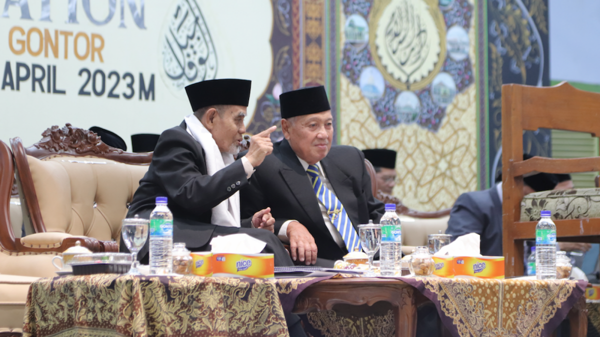 Kedua Pimpinan Pondok Pesantren Modern darussalam, Gontor [ponorogo.suara.com/dedy.s]