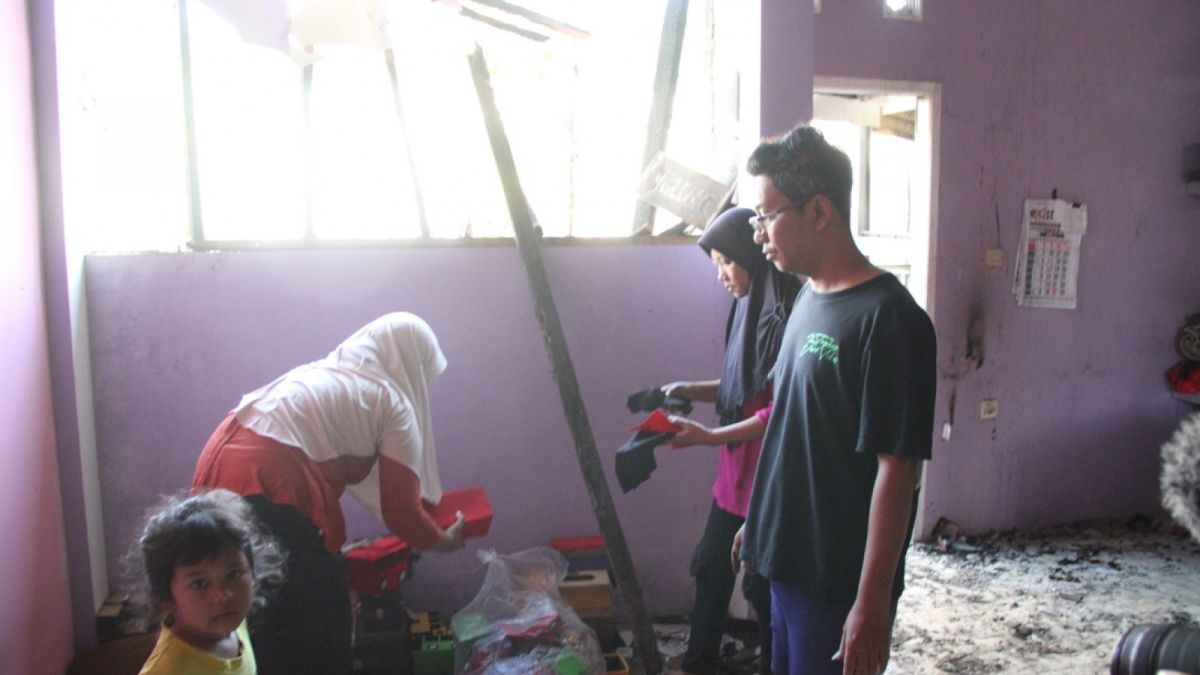 korban mebersihkan rumah [ponorogo.suara.com/dedy.s]