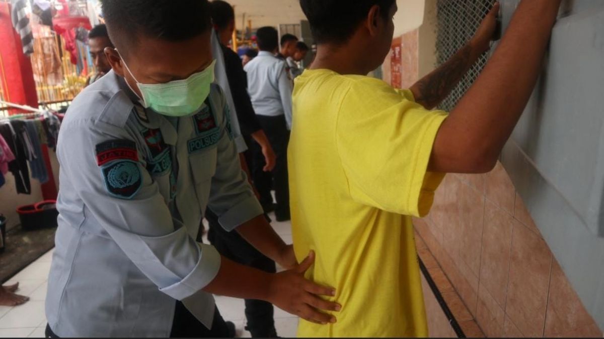 petugas cek wabin [ponorogo.suara.com]