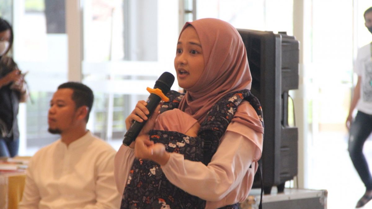 Peserta bertanya terkait Asi dan Pendampingan balita [(ponorogo.suara.com/dedy.s)]