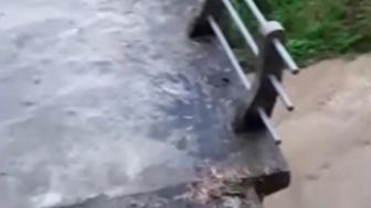 Diguyur Hujan Lebat, Jembatan di Ponorogo Ambles