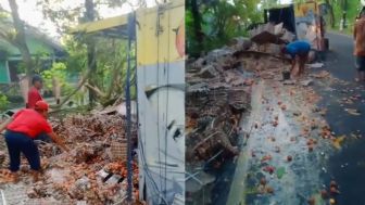 Kecelakaan Truk di Jalan Raya Ponorogo Trenggalek Akibat Sopir Mengantuk, Telur Sebanyak 5,5 Ton Terguling di Josari Jetis