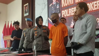 Breaking News: Mucikari yang Menyediakan Layanan Seks Threesome dengan Wanita Hamil Ditangkap di Hotel Mojokerto"