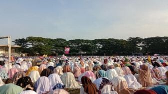 Ribuan Warga Muhammadiyah di Ponorogo Padati Masjid dan lapangan untuk Melaksanakan Shalat Ied