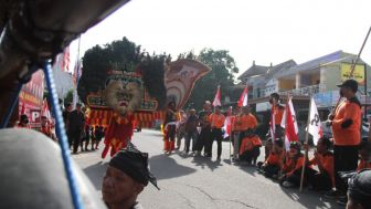 PKS Perkenalkan Bacaleg dengan Kesenian Reog saat Mendaftar ke KPU Ponorogo setelah 7 Hari Pendaftaran Dibuka