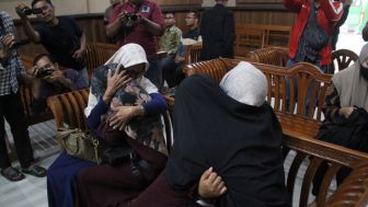 Vonis Penganiayaan Berujung Kematian di Pondok Gontor, Ponorogo: Tangis Keluarga Terdakwa Pecah saat Palu Hakim Diketok