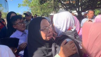 Pemberangkatan Haji Gelombang Kedua di Ponorogo Diwarnai Dengan Airmata dan Pelukan.
