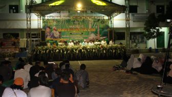 Akafarma Sunan Giri Ponorogo: Dies Natalis ke-27 dengan Acara Bersholawat Untuk Membangun Semangat Mahasiswa dan Kualitas Pendidikan