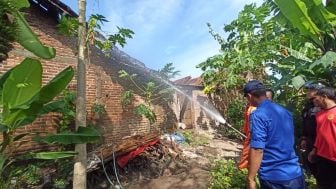 Peringatan: Lalai Memasak dengan Kayu Bakar, Rumah Warga Ponorogo Terbakar