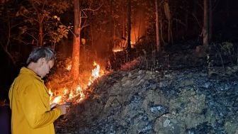 Diduga Akibat Puntung Rokok, Lahan di Gunung Prahu Ponorogo Terbakar