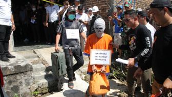 Rekonstruksi Pembunuhan Purnawirawan TNI di Ponorogo: Fakta Baru Terungkap!