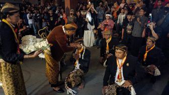 Prosesi Budaya Grebeg Suro di Kabupaten Ponorogo: Bedol Pusaka Memiliki Makna Mendalam Bagi Pemimpin