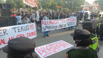 Breaking News: Ratusan Suporter Persipon Ponorogo Gerudug Kantor Bupati