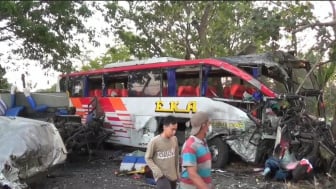 Tabrakan Maut di Ngawi: Saksi Sebut Salah Satu Bus Menghindari Pejalan Kaki Yang Berujung Benturan Bus Eka dan Bus Sugeng Rahayu