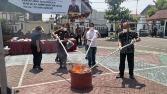 Kejaksaan Ponorogo Musnahkan Barang Bukti Kasus Hukum Berkekuatan Hukum Tetap