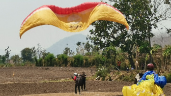 Peserta Paralayang Liga 3 Jatim di Ponorogo Melimpah, Atlit Hadapi Tantangan Banyak Rumah di Jalur Pendaratan