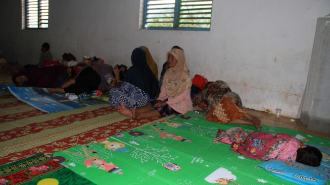 Ratusan Pengungsi Ponorogo, Tidur di Bangunan TK Beralaskan Tikar