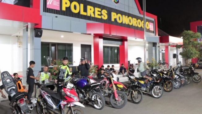 Diduga Akan balap Liar, Puluhan Remaja Di Bawah Umur dan 41 Motor Diamankan Polres Ponorogo