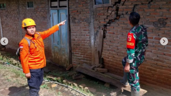 Tanah Gerak Merusak 13 Rumah di Ponorogo, Warga Masih Bertahan