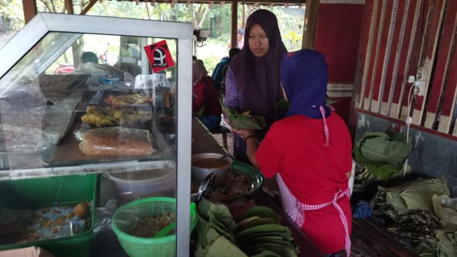 Ini Dia 10 Tempat Makan Pecel Maknyus di Ponorogo! Apakah Favoritmu Termasuk di Sini?"