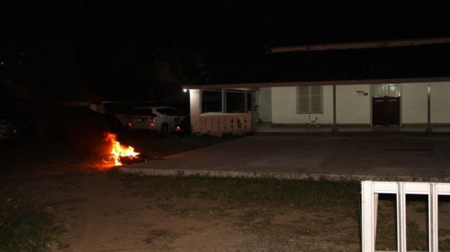 Gagal COD, Warga Ponorogo Bakar Sepeda Motor Dagangannya