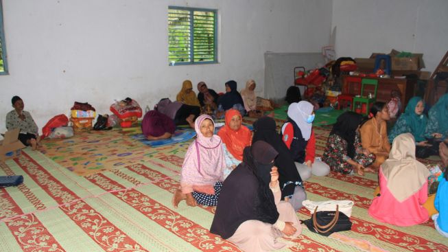 Masih Bertahan Hingga Administrasi Selesai, Korban Tanah Gerak Ponorogo Terancam Lebaran di Pengungsian