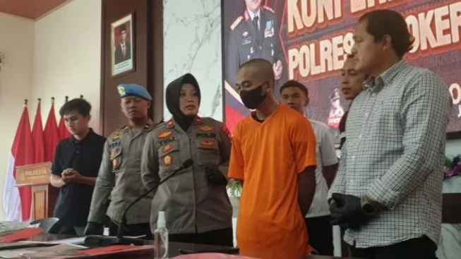 Breaking News: Mucikari yang Menyediakan Layanan Seks Threesome dengan Wanita Hamil Ditangkap di Hotel Mojokerto"