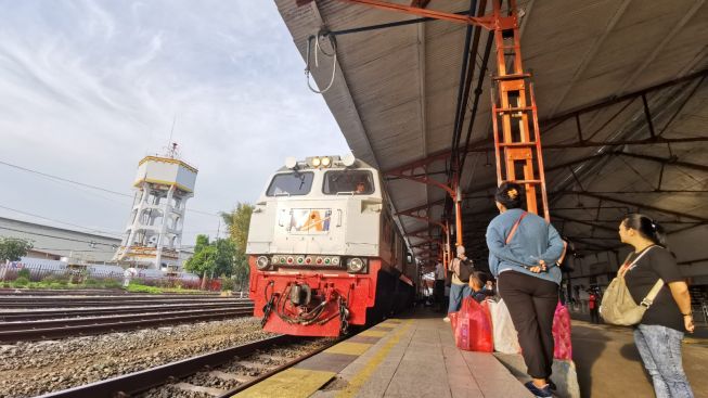 Terungkap! Lonjakan Mengejutkan Jumlah Penumpang Kereta Api saat Libur Idul Adha, Daop 7 Madiun Jadi Sorotan!