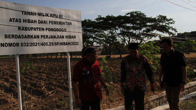 Pemkab Ponorogo Berikan 'Hadiah' untuk KPU: Lahan Strategis untuk Bangunan KPU yang Lebih Baik"