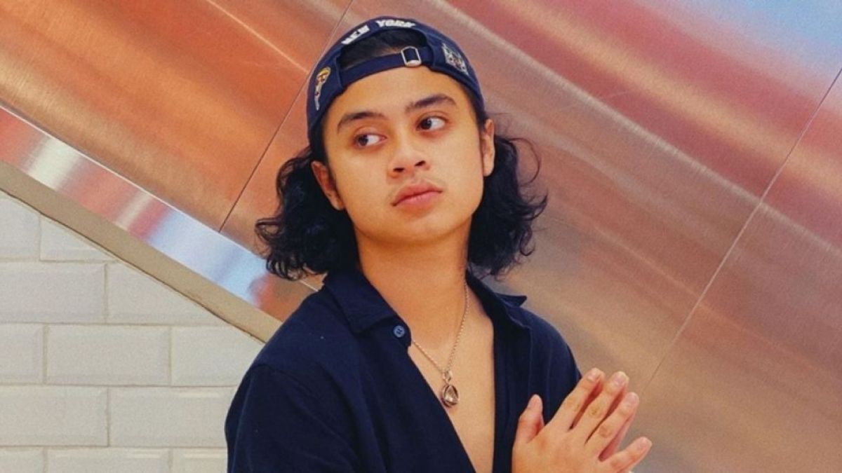 Rambut baru Bastian Steel [suara.com]