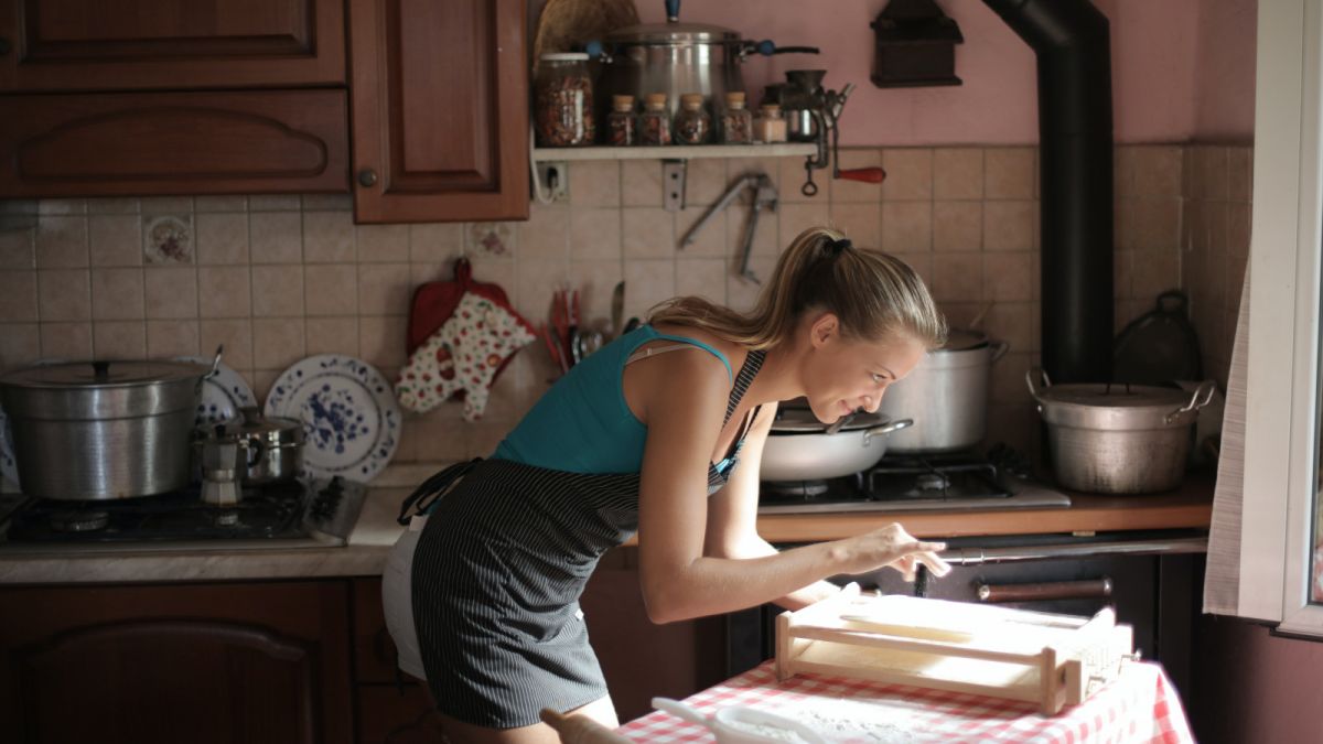 Ilustrasi menjalankan hobi masak [pexels.com]