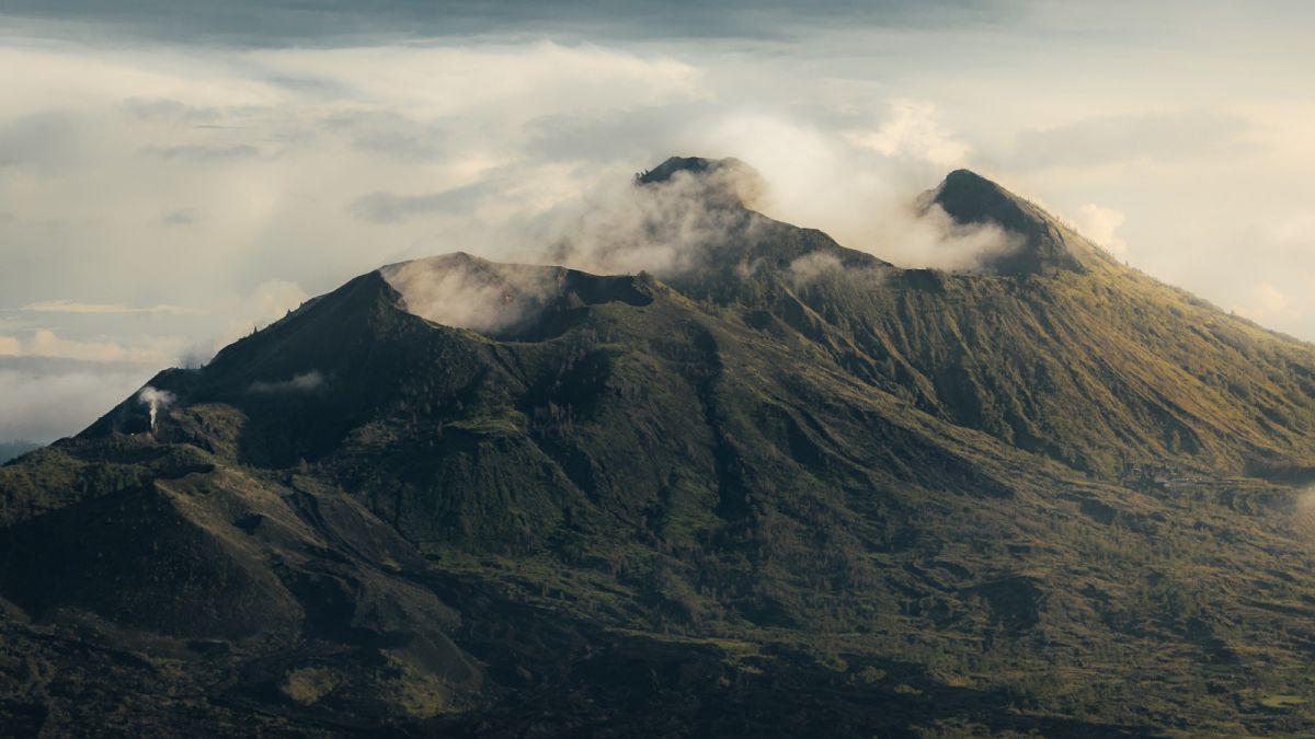 Ilustrasi gunung [pexels.com/Nick Wehrli]