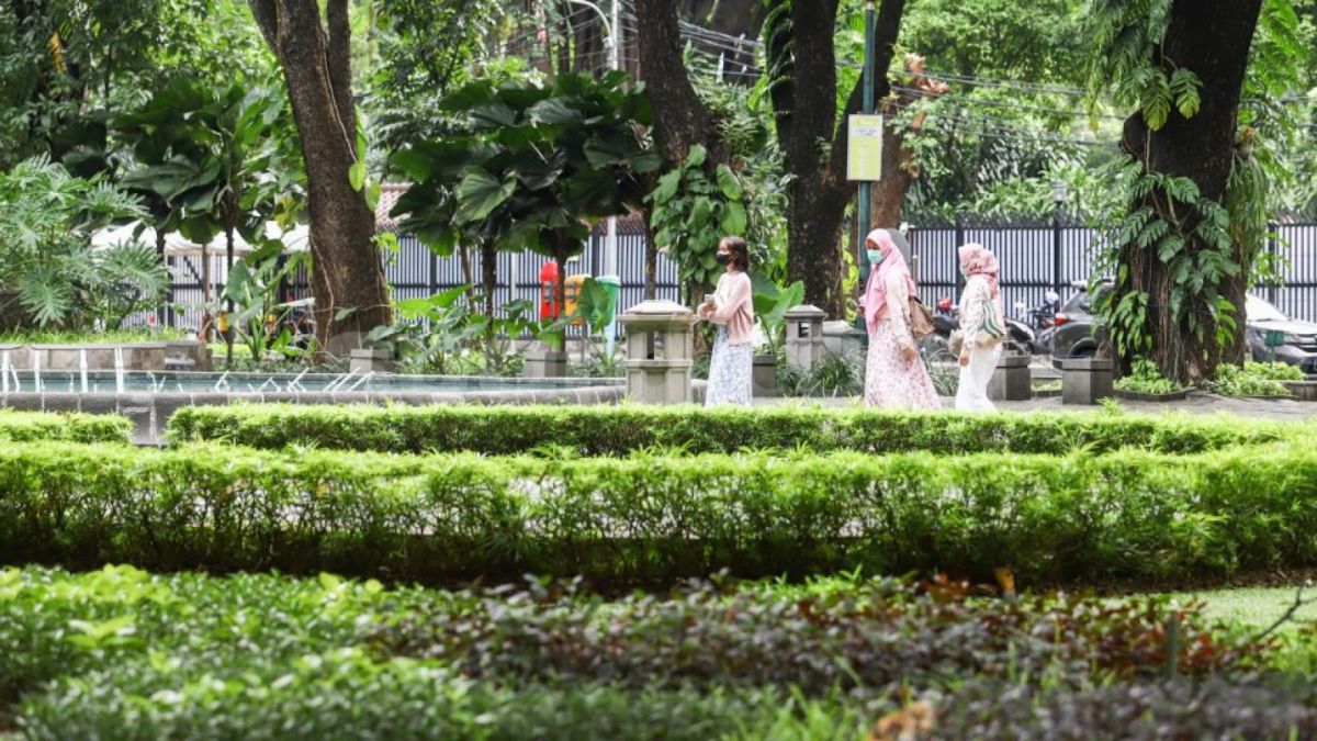 Taman Suropati ; Ruang Terbuka Hijau [Suara.com/Alfian Winanto]