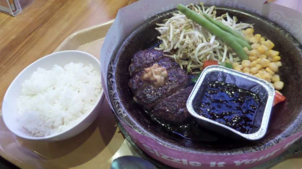 Lada Hitam Hamburg Steak, salah satu menu baru yang dihidangkan pepper Lunch. (Foto: Suara.com/Dinda Rachmawati)