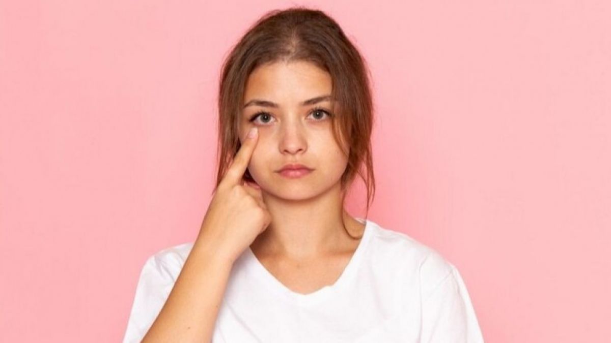 cara menghilangkan mata panda [Freepik]