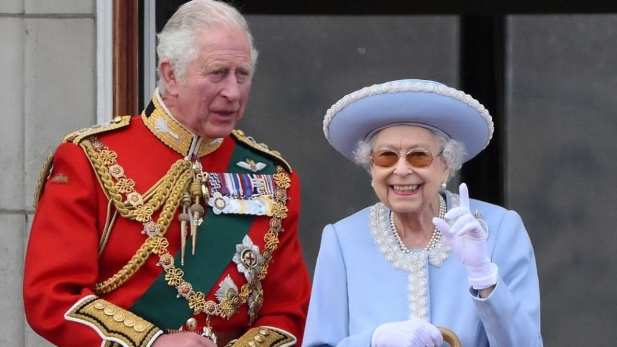 Ratu Elizabeth II dan Pangeran Charles [Daniel Leal/AFP]