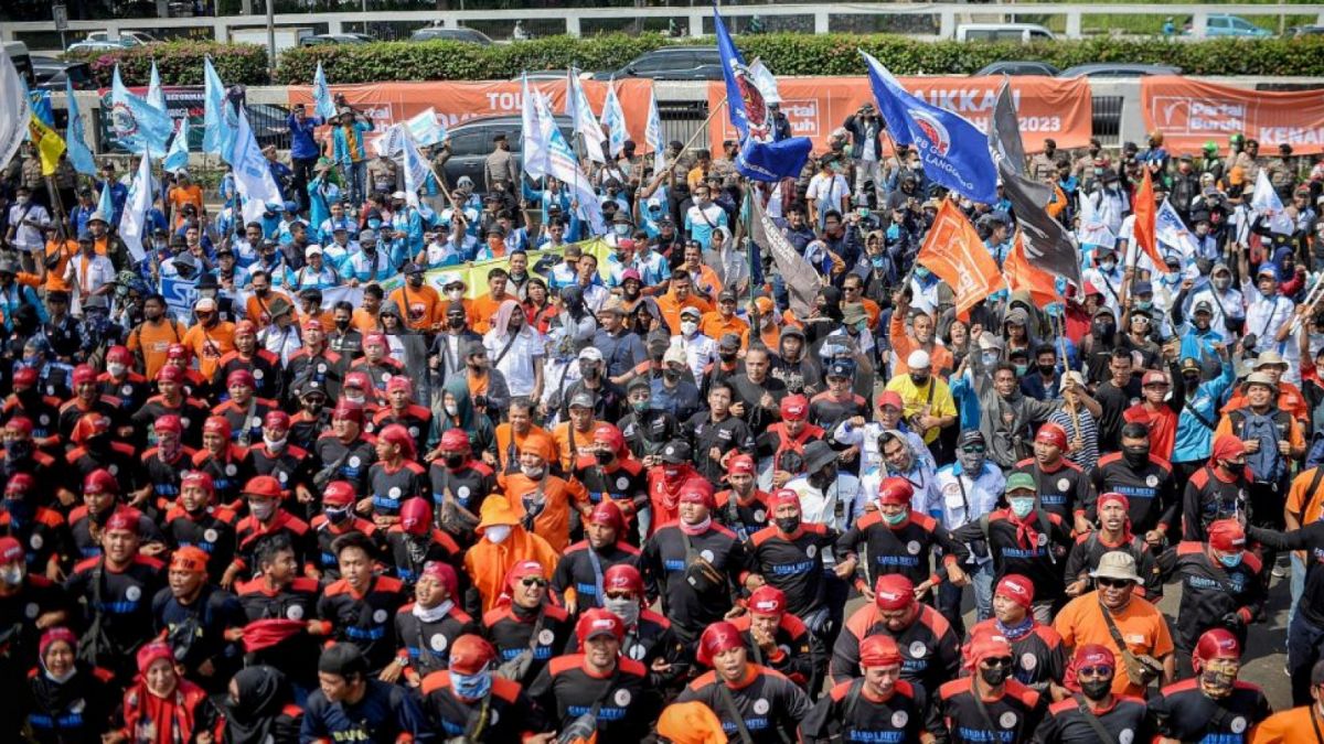 Aksi demo serikat buruh tolak kenaikan BBM di DPR [Suara.com/Alfian Winanto]