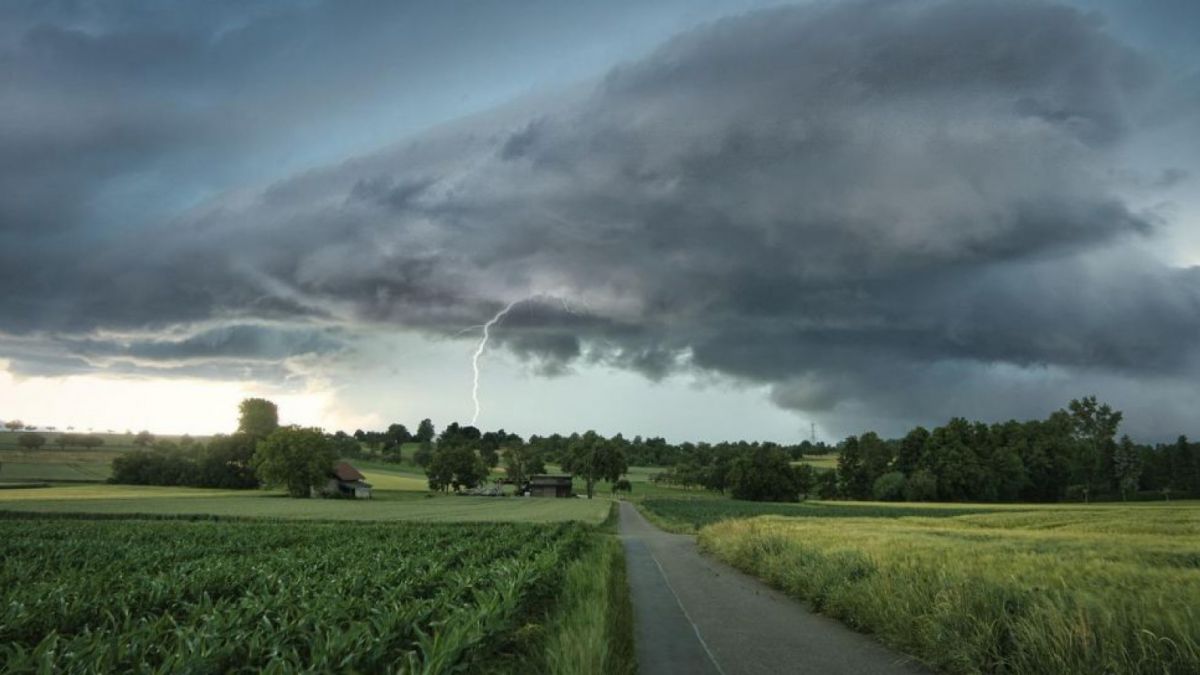 Ilustrasi awan hujan petir. [Ingo Jakubke / Pixabay]