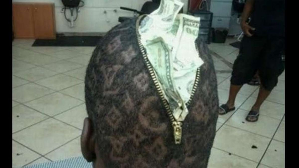 Potongan rambut aneh. [brightside] [brightside]